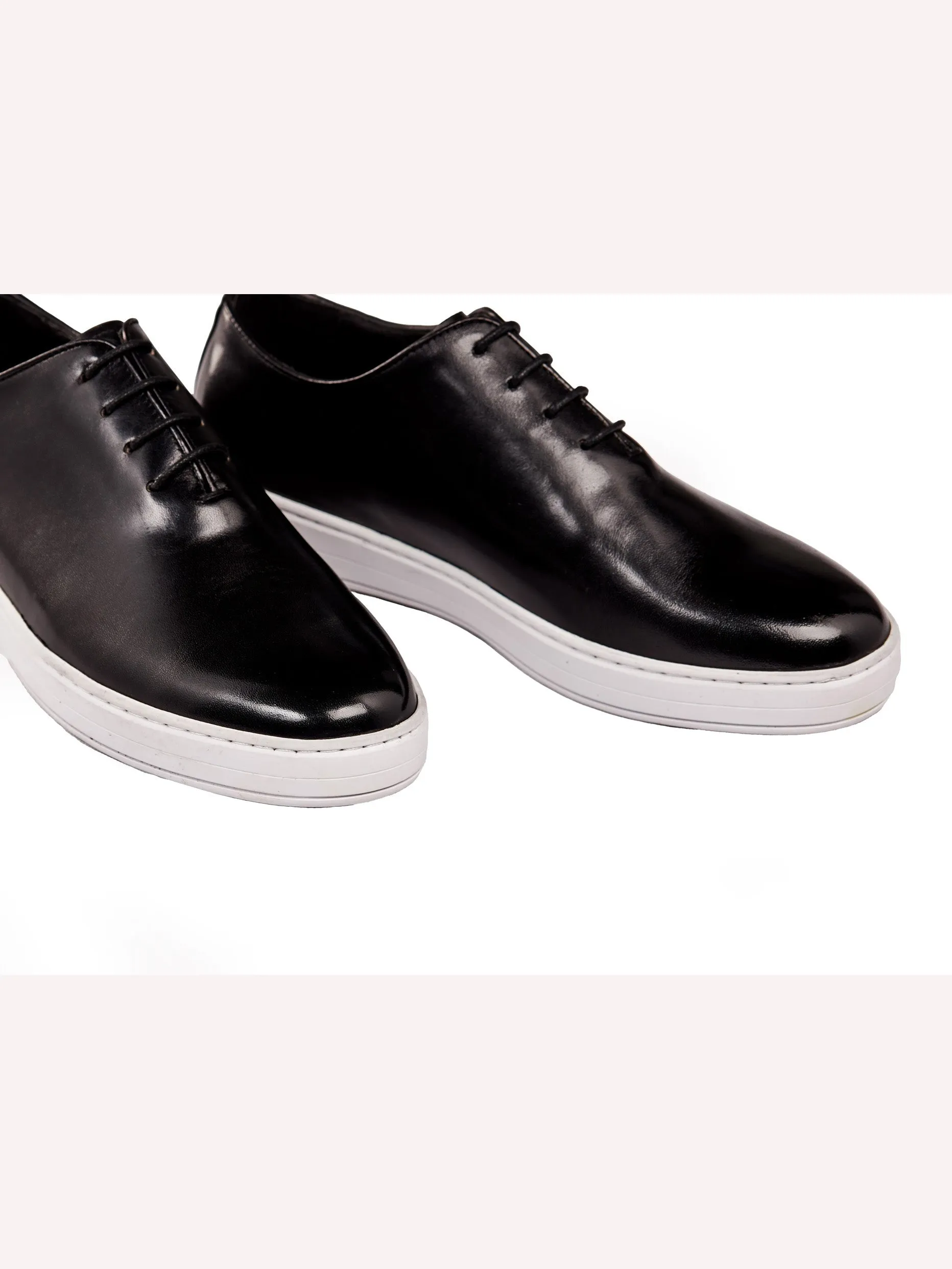 CASUAL LEATHER SNEAKERS IN BLACK