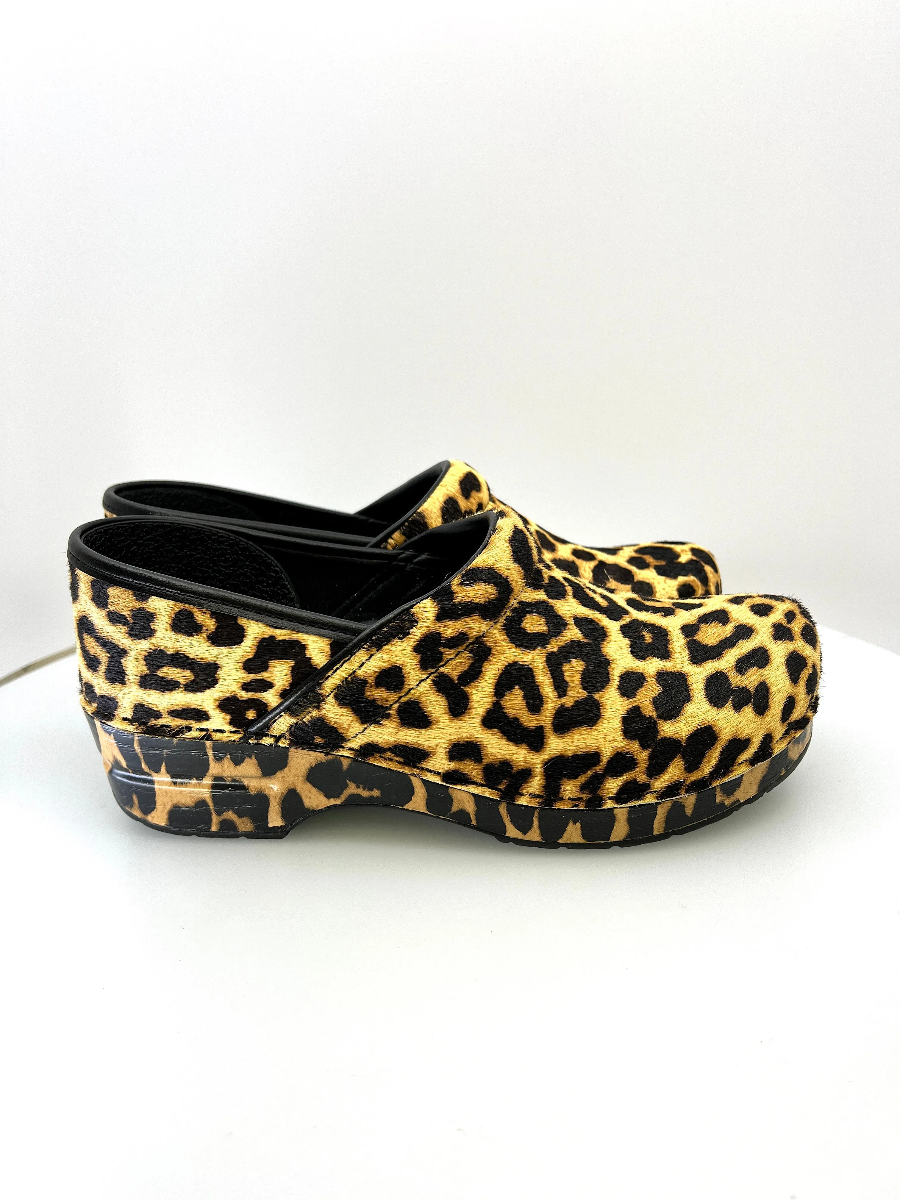 DANSKO PROFESSIONAL CLOG LEOPARD PRINT HAIR CALF CLOGS