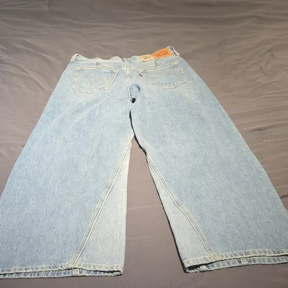 Levis Wide-Leg Jeans