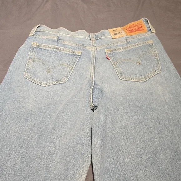 Levis Wide-Leg Jeans