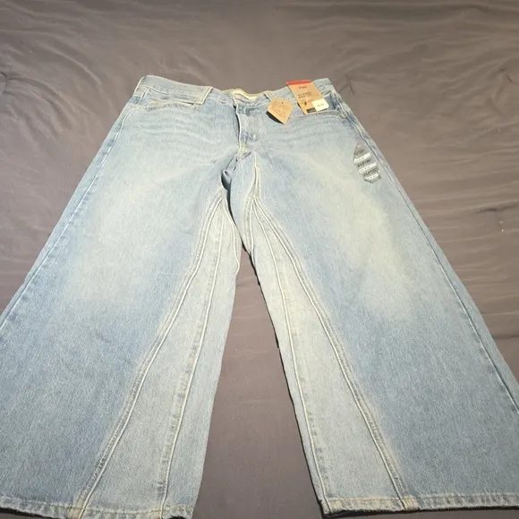 Levis Wide-Leg Jeans