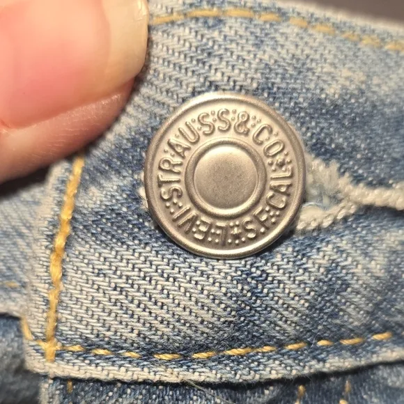 Levis Wide-Leg Jeans