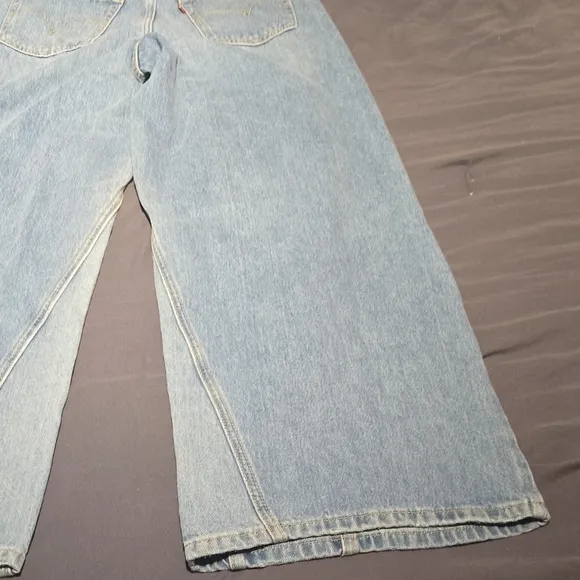 Levis Wide-Leg Jeans