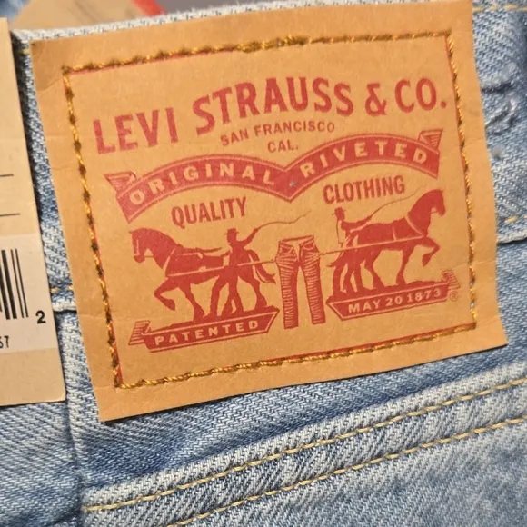 Levis Wide-Leg Jeans