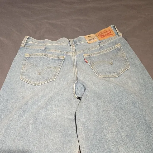 Levis Wide-Leg Jeans
