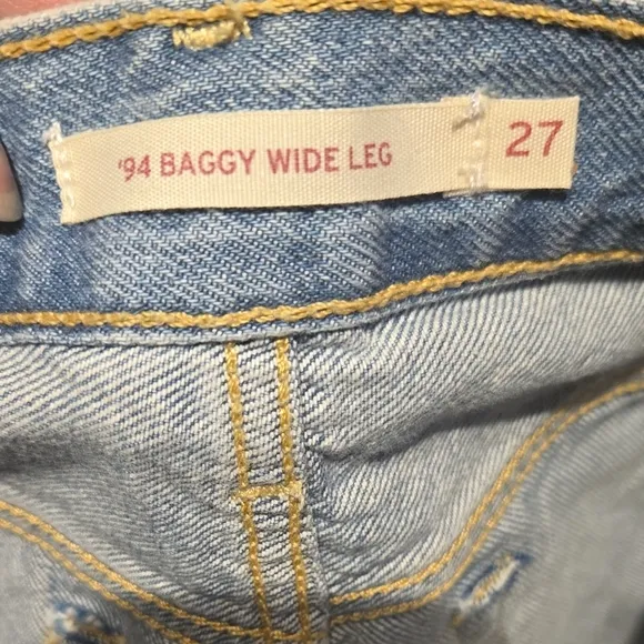 Levis Wide-Leg Jeans