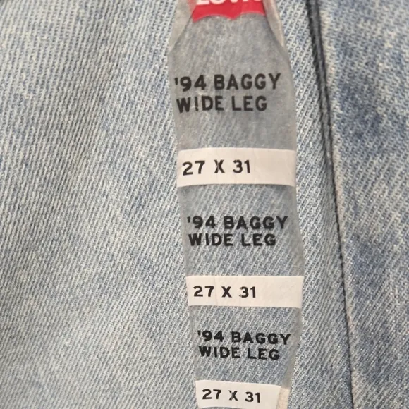 Levis Wide-Leg Jeans