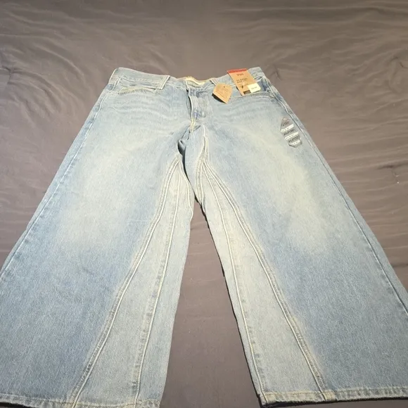 Levis Wide-Leg Jeans