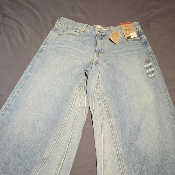 Levis Wide-Leg Jeans
