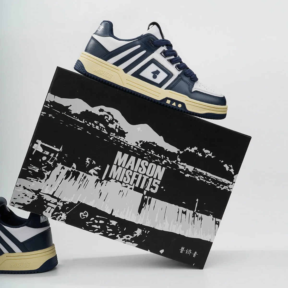 M001 - Sneaker - Navy