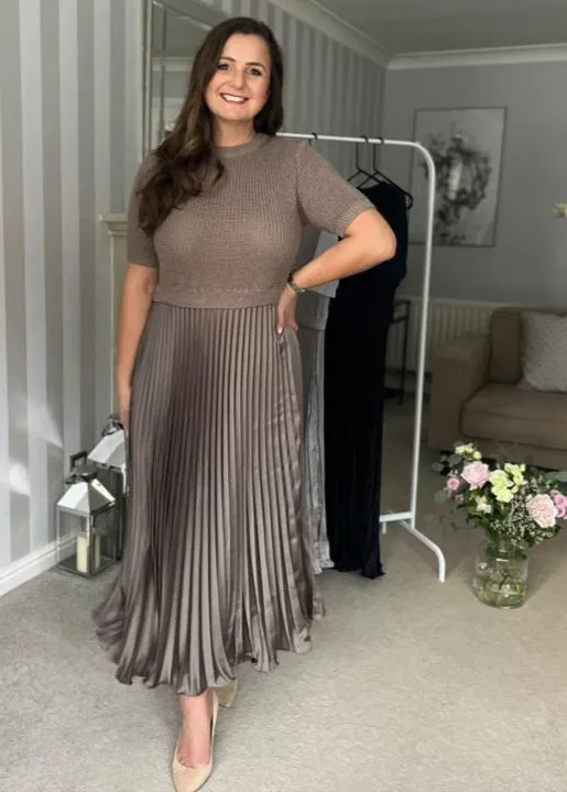 Mocha Short Sleeve Pleated Jumper Dress