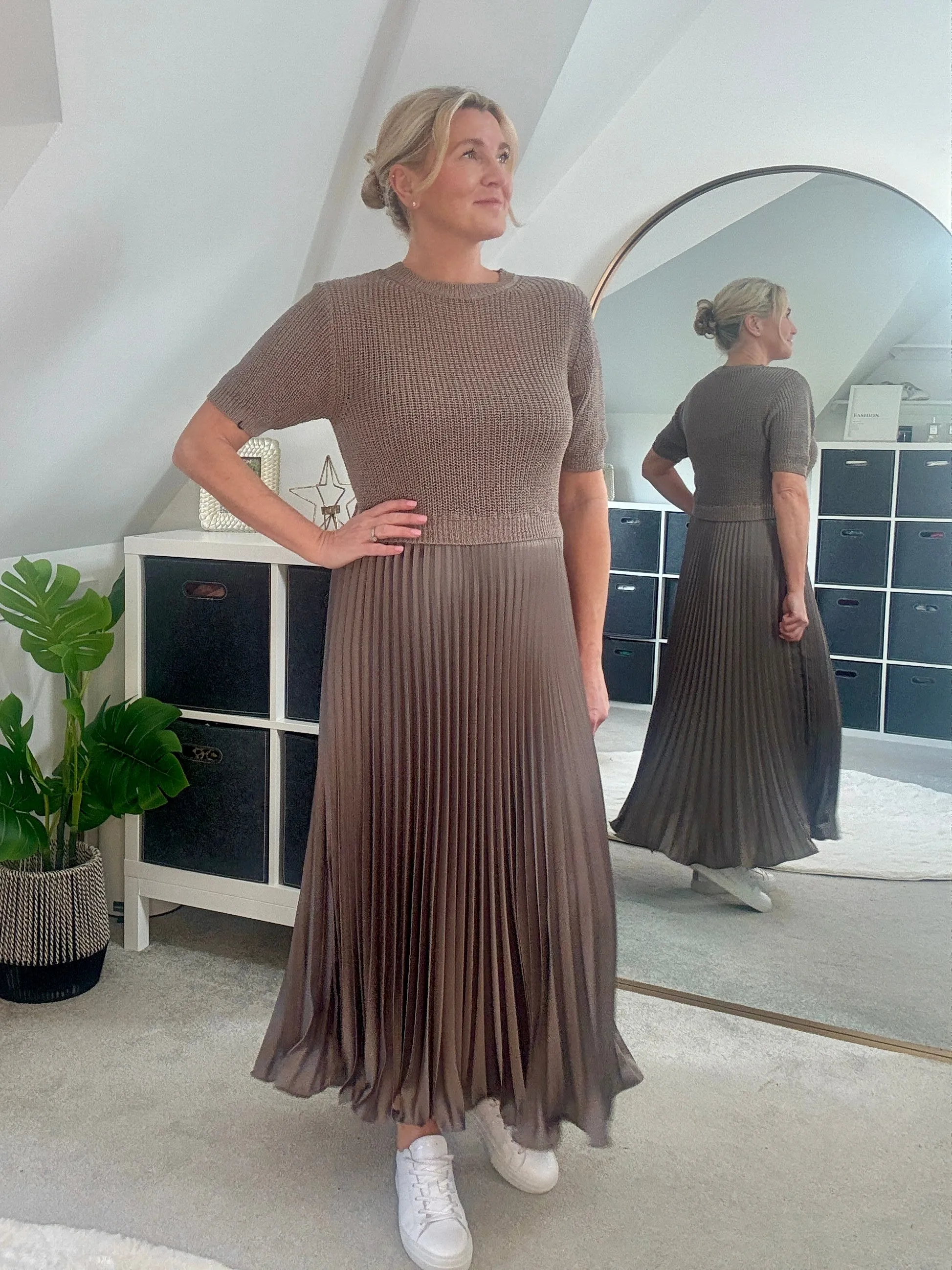 Mocha Short Sleeve Pleated Jumper Dress
