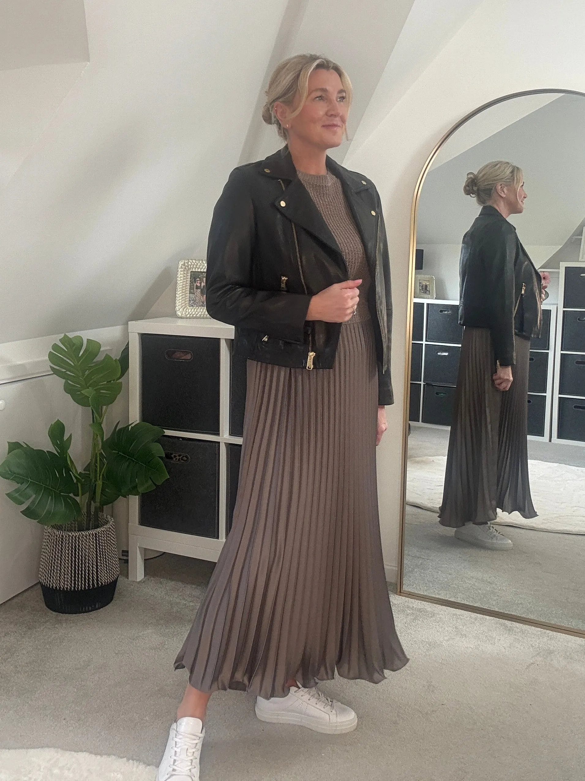 Mocha Short Sleeve Pleated Jumper Dress