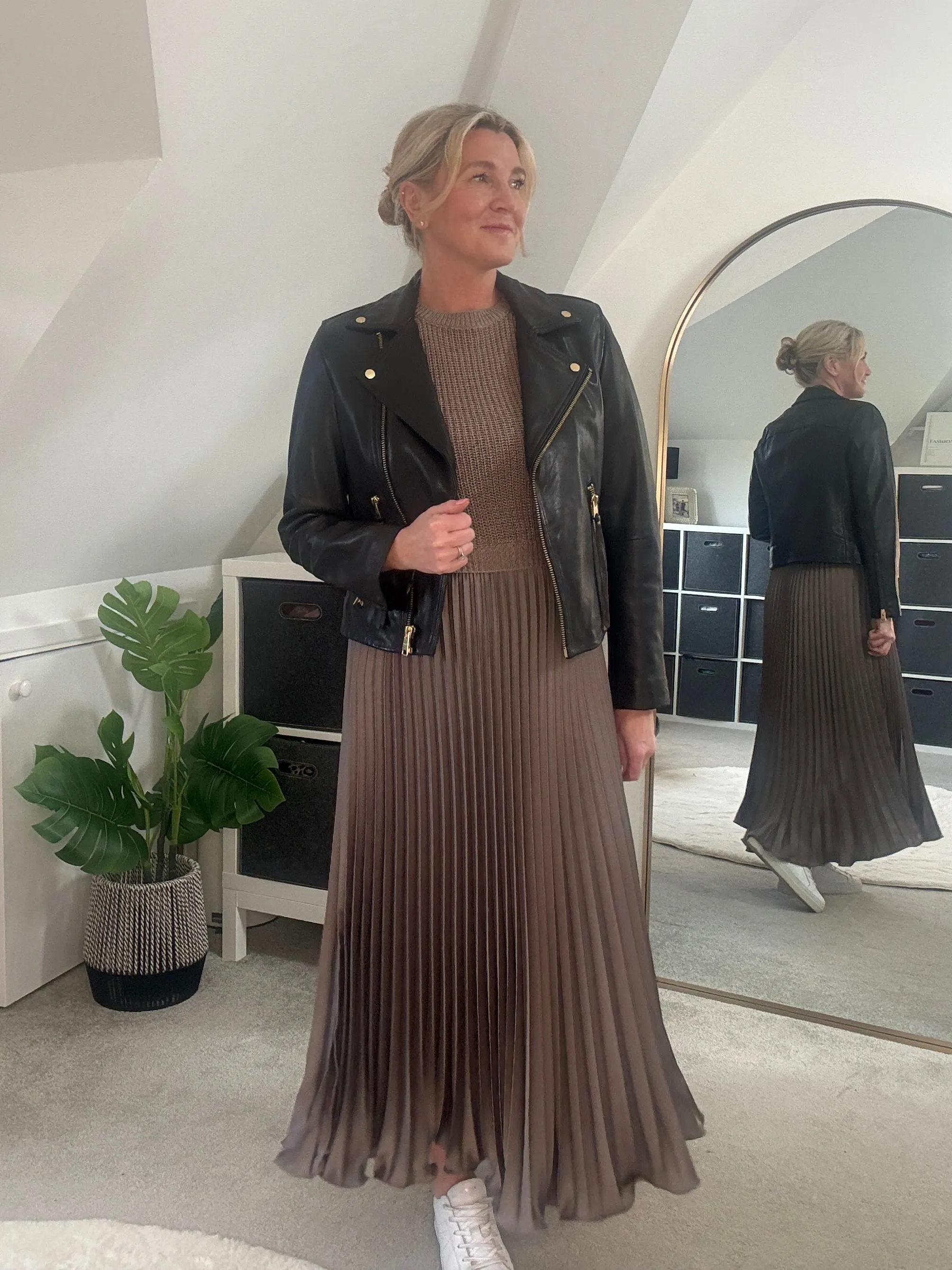 Mocha Short Sleeve Pleated Jumper Dress
