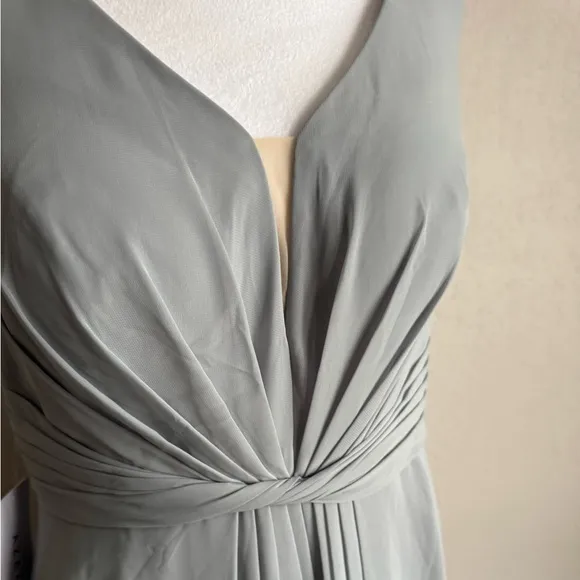 NWT Azazie Gina Dolphin Grey A-Line V-Neck Pleated Bridesmaids Dress Women’s 10
