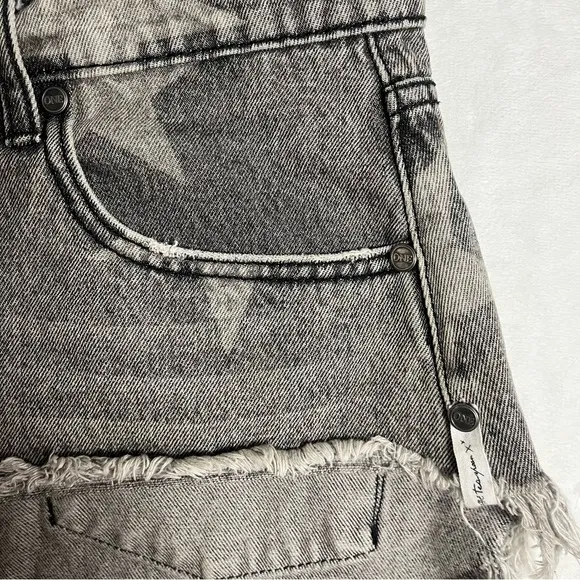 ONE Teaspoon X Free People Bonita Star Cut Off Jean Shorts Washed Out Black 25
