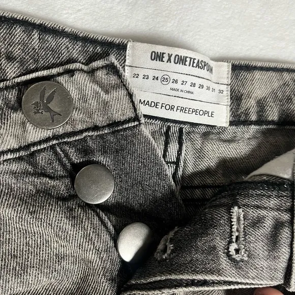 ONE Teaspoon X Free People Bonita Star Cut Off Jean Shorts Washed Out Black 25
