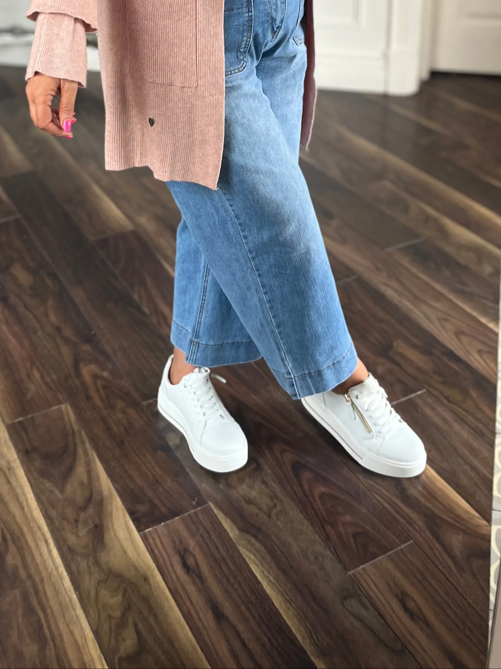 Ravenna White Trainer