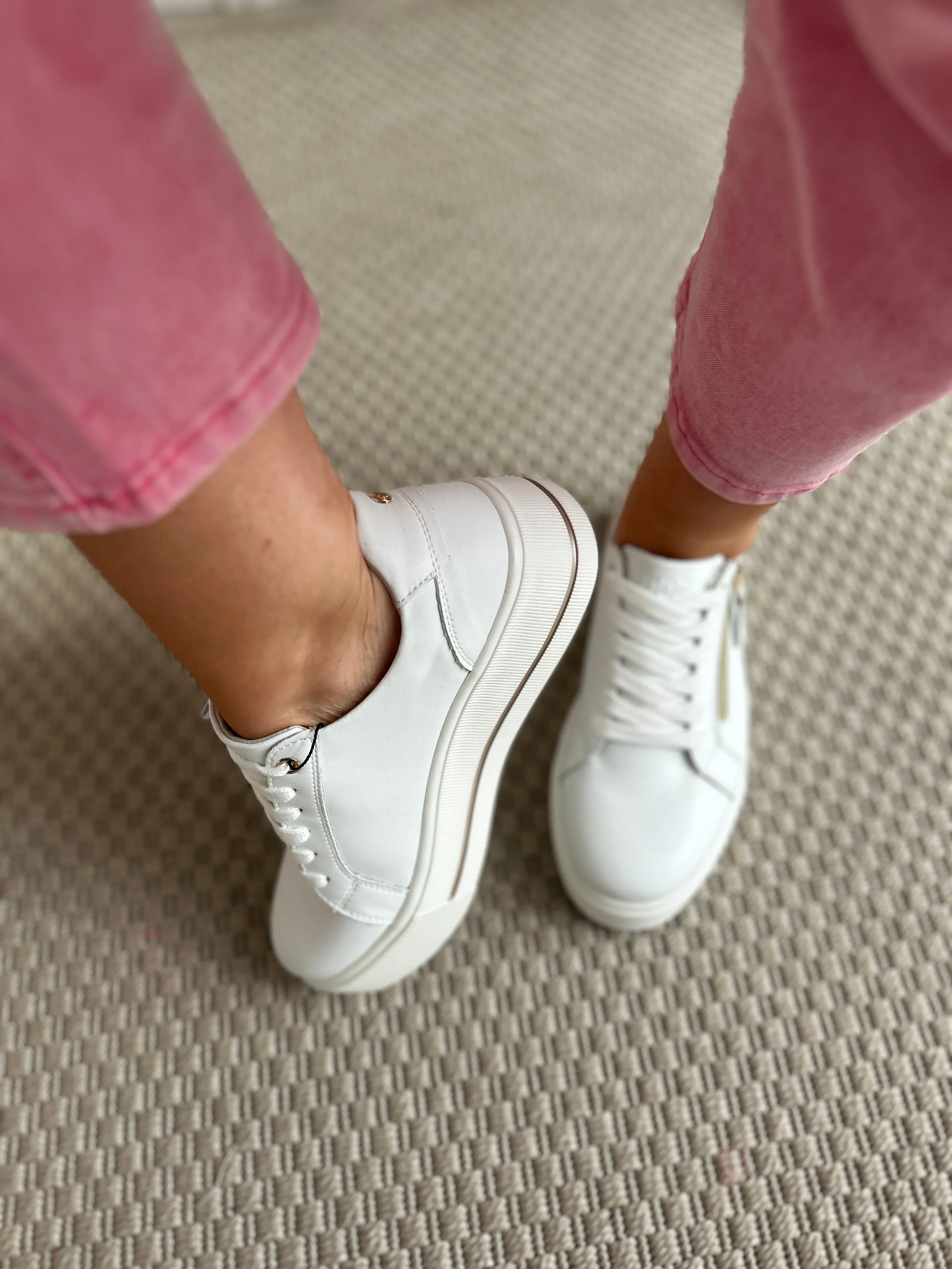 Ravenna White Trainer