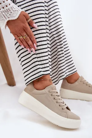 Sneakers Step in style