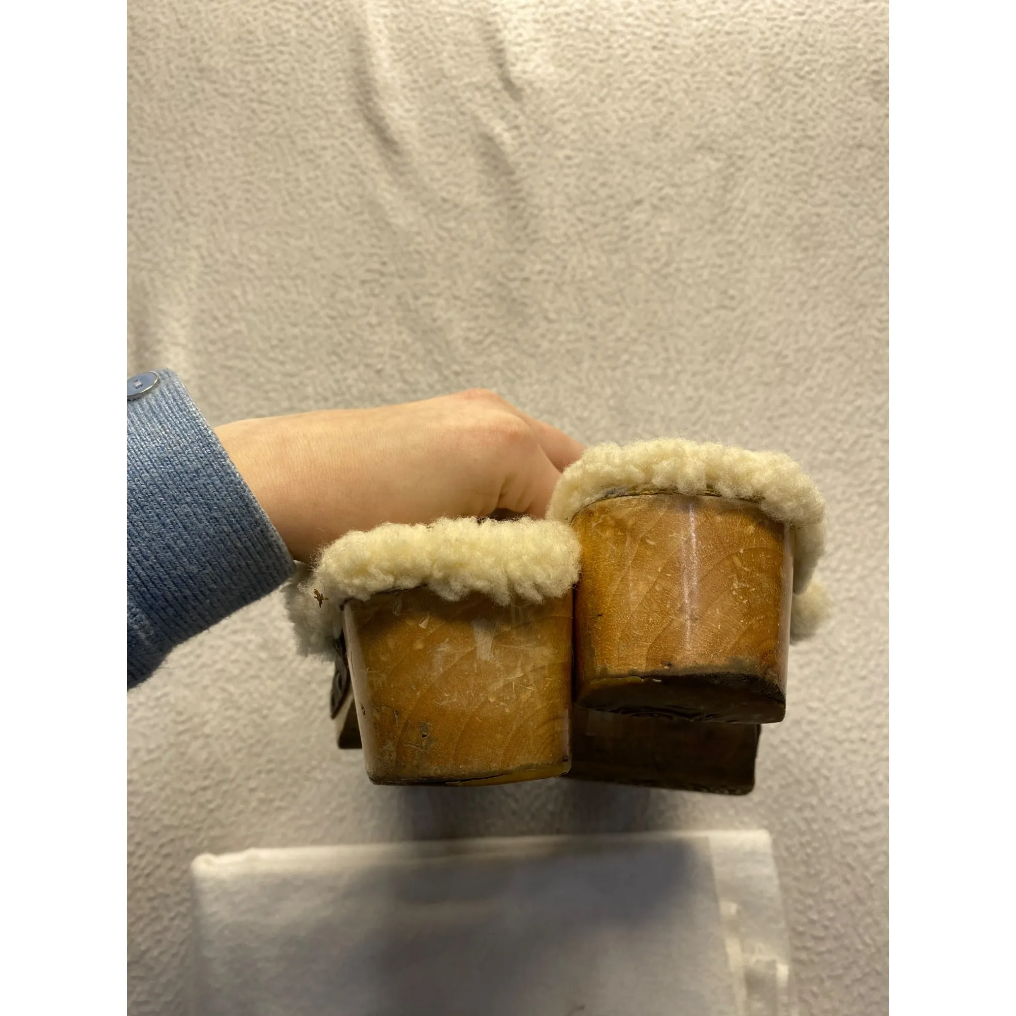UGG Australia Womens Sheepskin-Lined Leather Clogs #5845