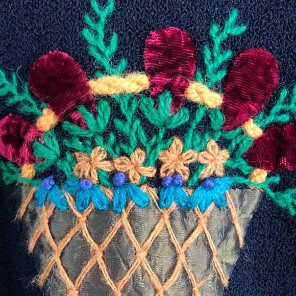 Vintage 90s Black Sweater w Floral Basket Design