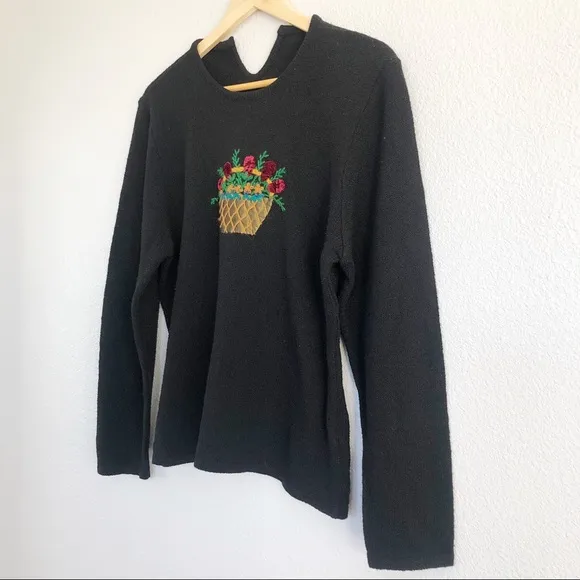 Vintage 90s Black Sweater w Floral Basket Design