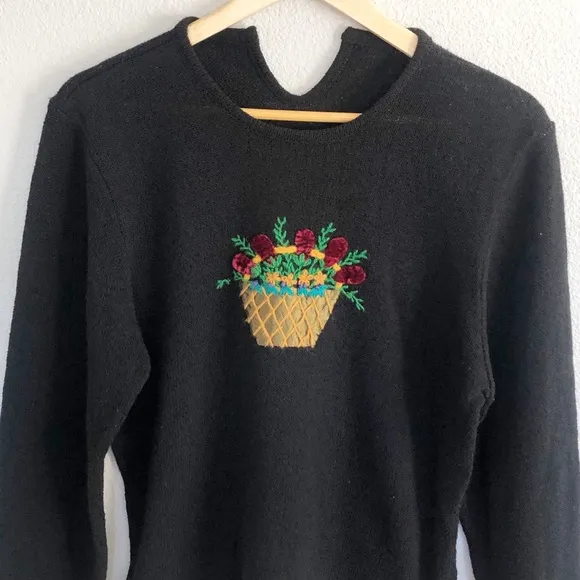 Vintage 90s Black Sweater w Floral Basket Design