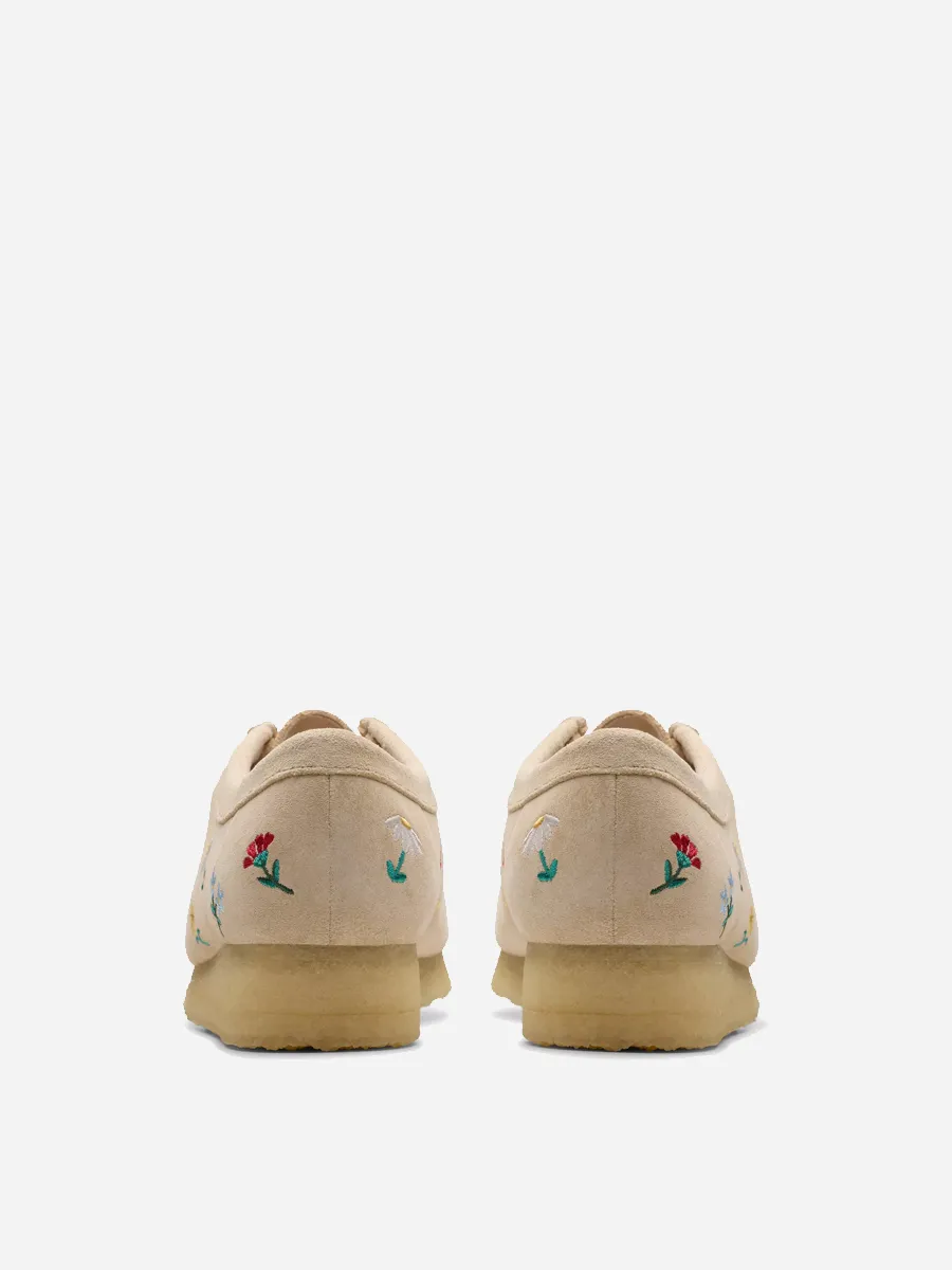 Wmns Wallabee Taupe Embroidered