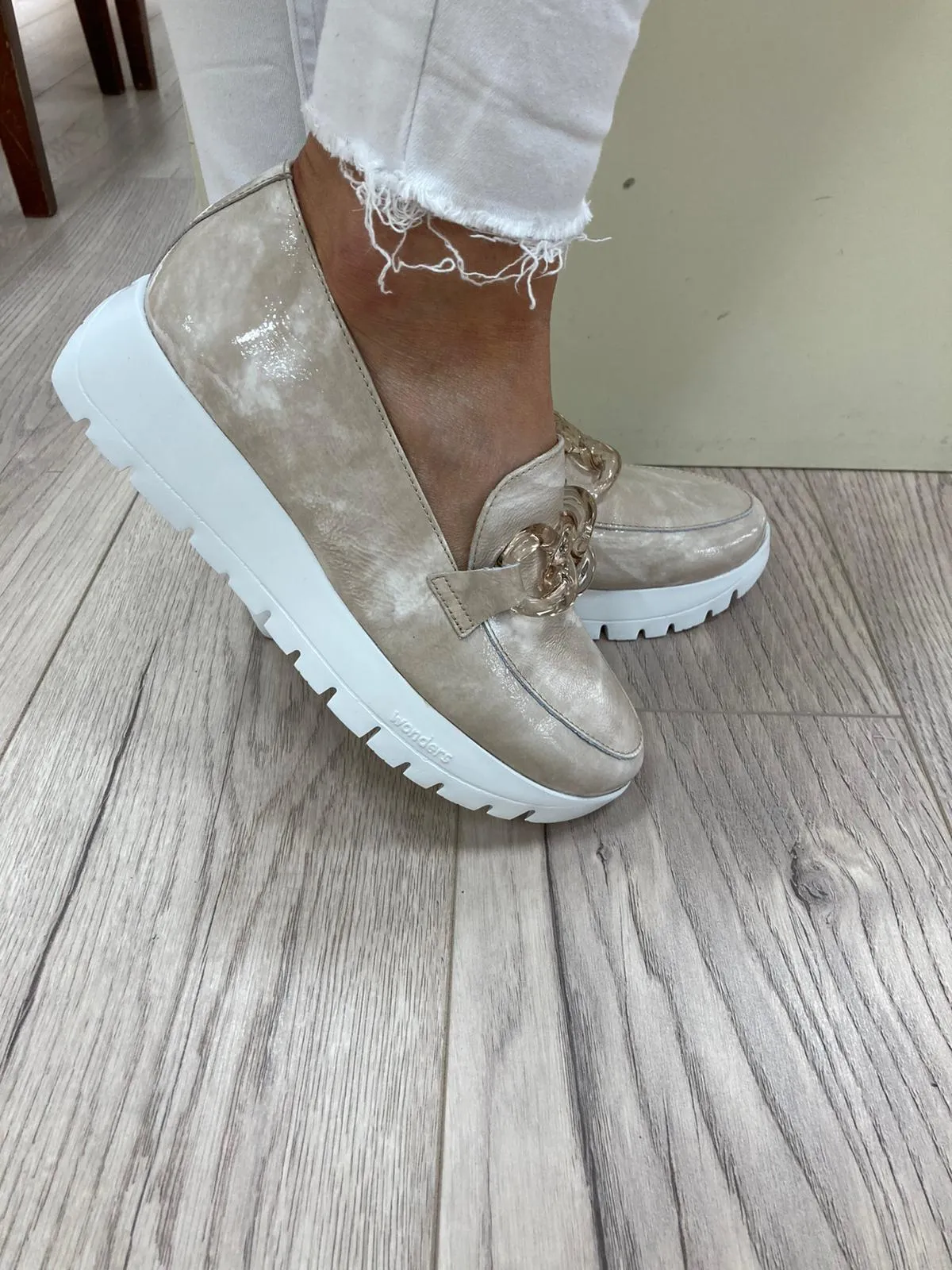 WONDERS - A-2405 LOW WEDGE SLIP-ON SHOE - TAUPE PATENT