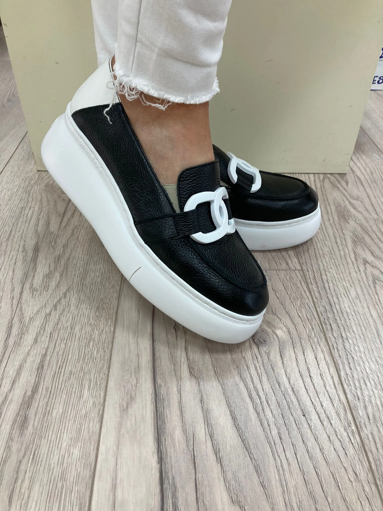 WONDERS - A-2611 SLIP-ON SHOE - BLACK/WHITE