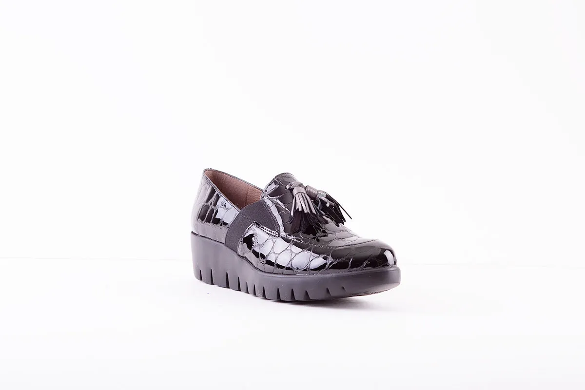 WONDERS - C-33254 WEDGE SLIP-ON TASSEL SHOE - BLACK PATENT CROC