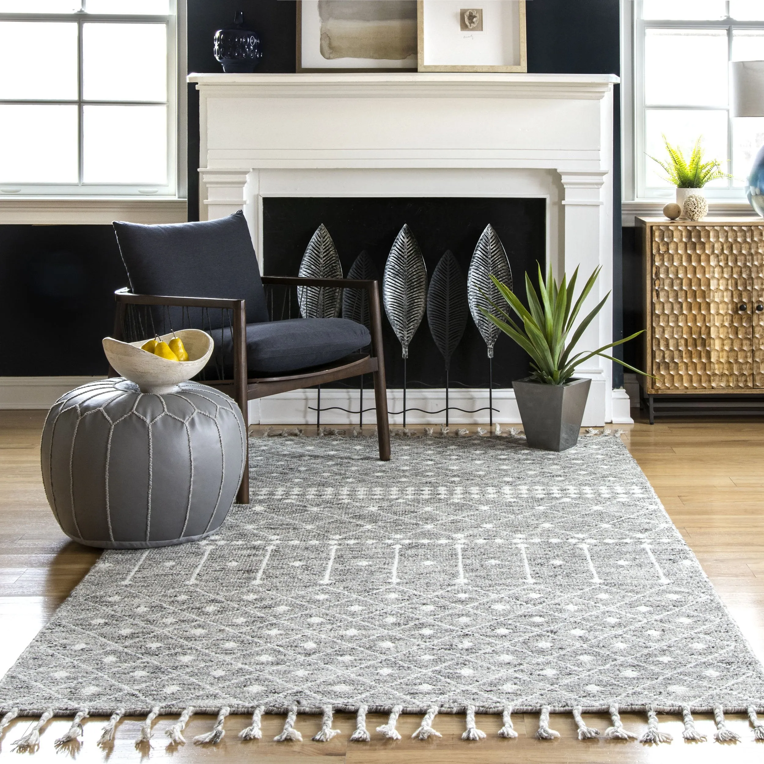WOOLEN TRELLIS RUG