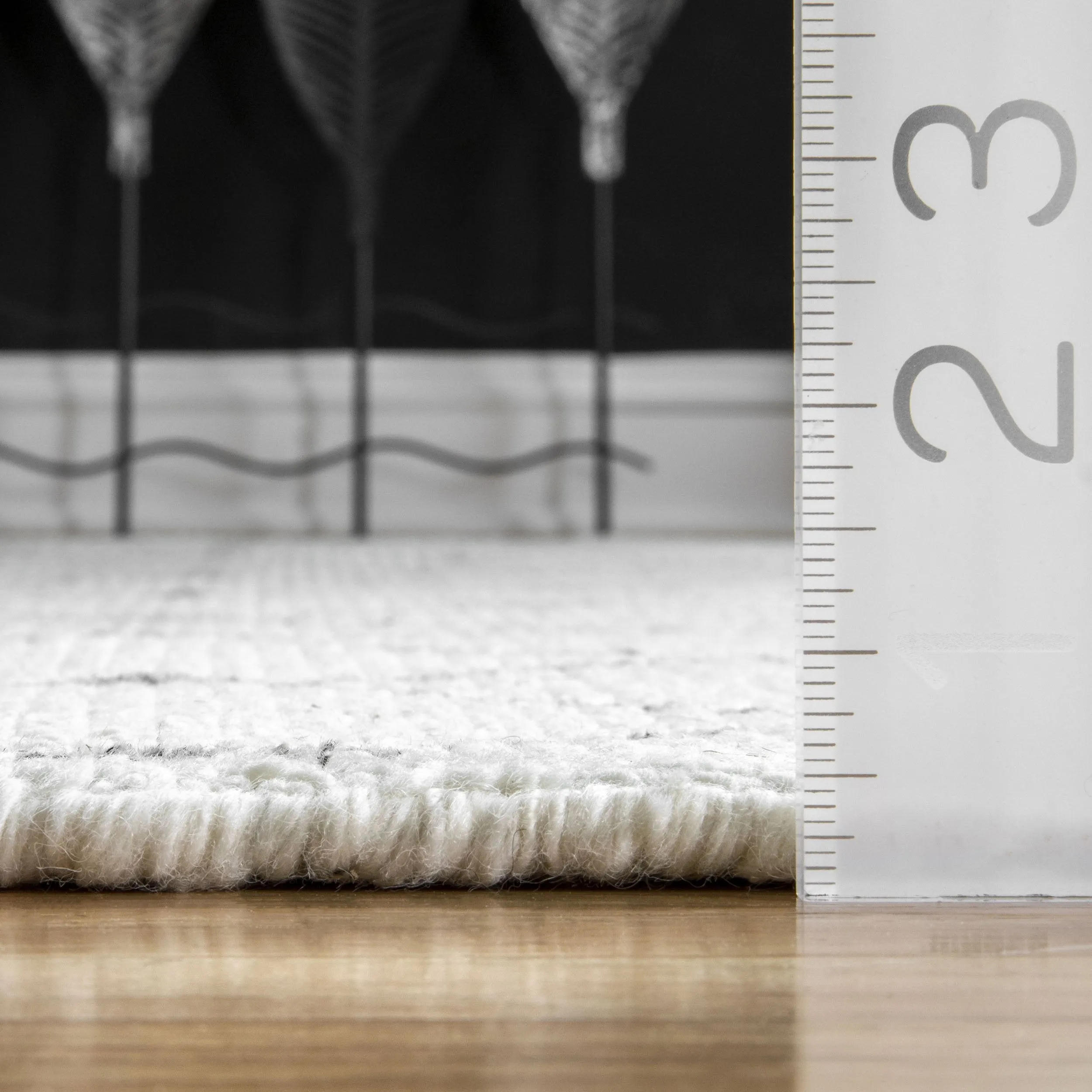 WOOLEN TRELLIS RUG